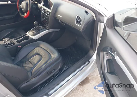 2010 Audi A5 2.0T Premium z USA, uszkodzony, nr VIN WAURFAFR2AA078743